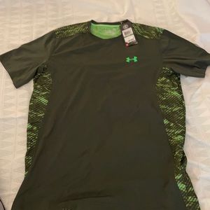 Under Armour LG Fitted Athletic Shirt NEVER WORN